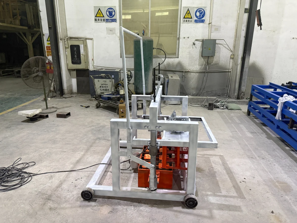 Manual hollow block machine side structure